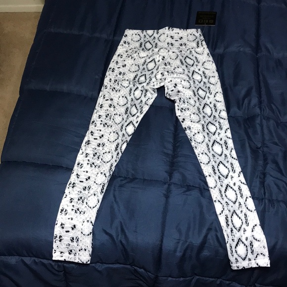 Til You Collapse White Cobra Effortless Leggings - Picture 4 of 6